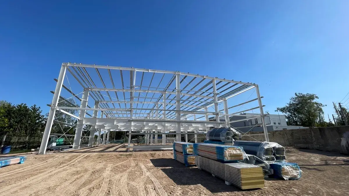 Commercial building C Series IMP roof