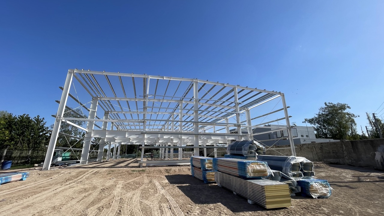 Commercial building C Series IMP roof