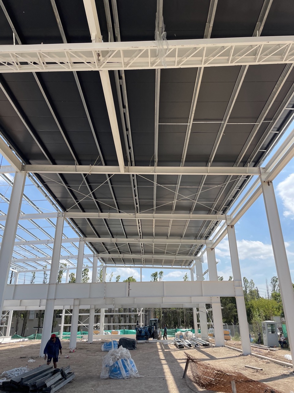 Retail building insulated metal panel roof